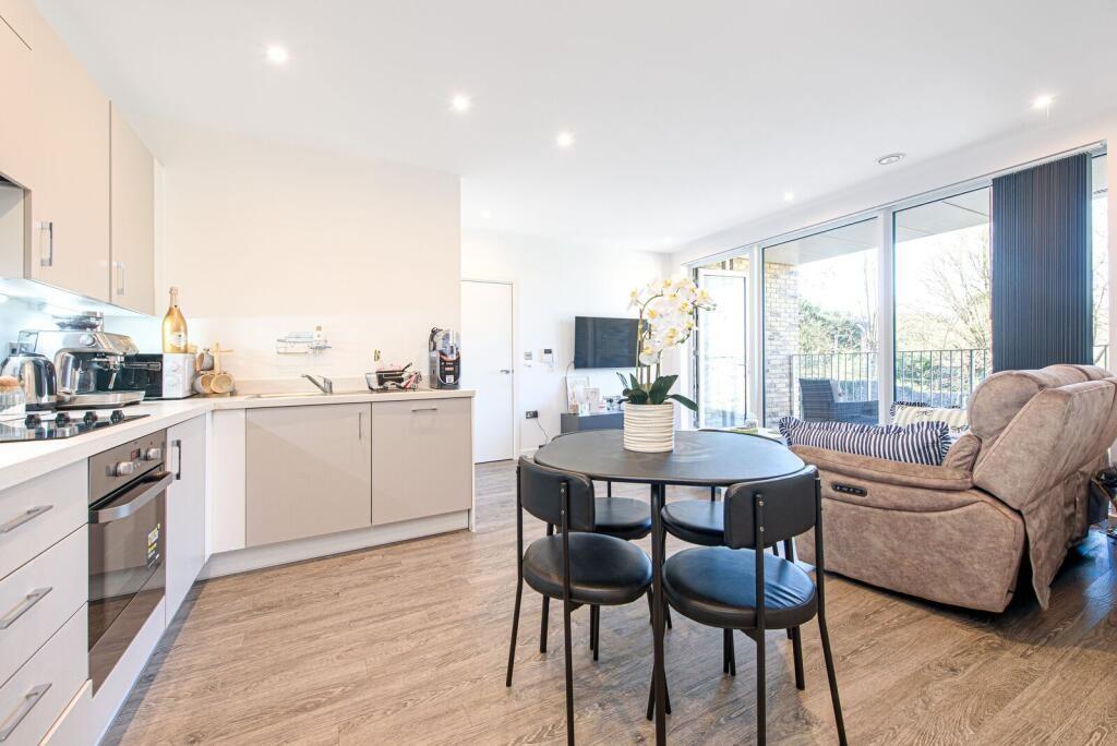 1 bed property in Medawar Drive, Mill Hill, NW7, London